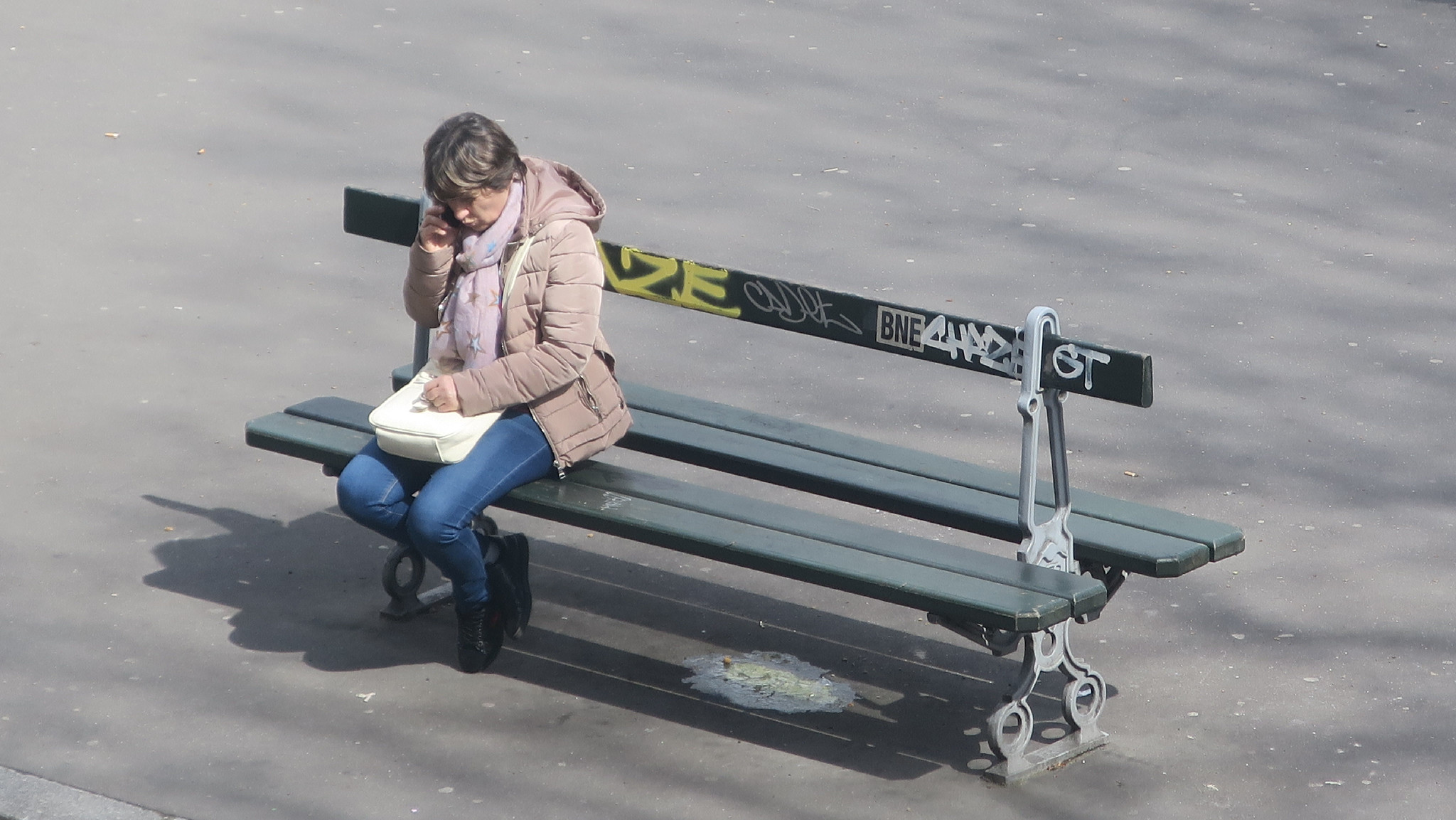 #264/ Sur le banc (11), par Pierre Ménard